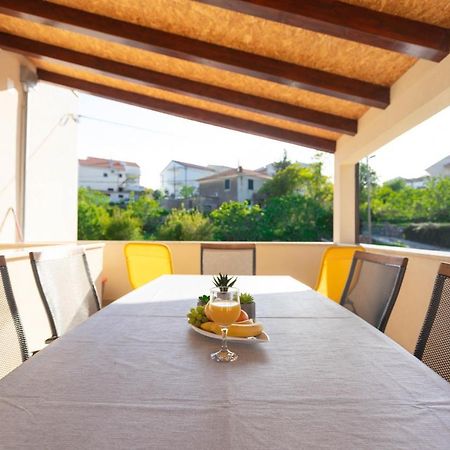 Apartman Marel Žrnovnica Buitenkant foto